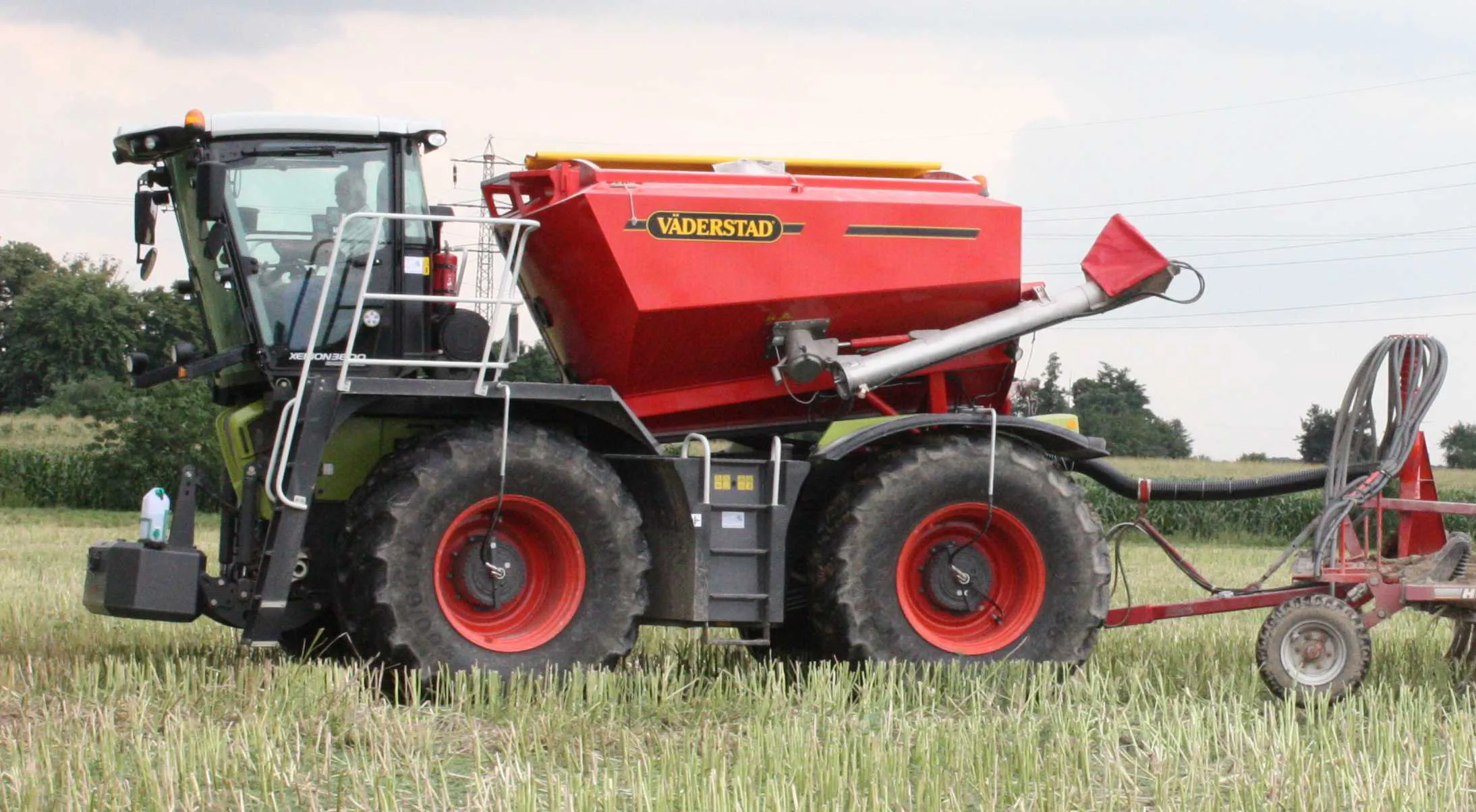 Aufbautank Xerion1_GenerationmitBefüllschnecke02